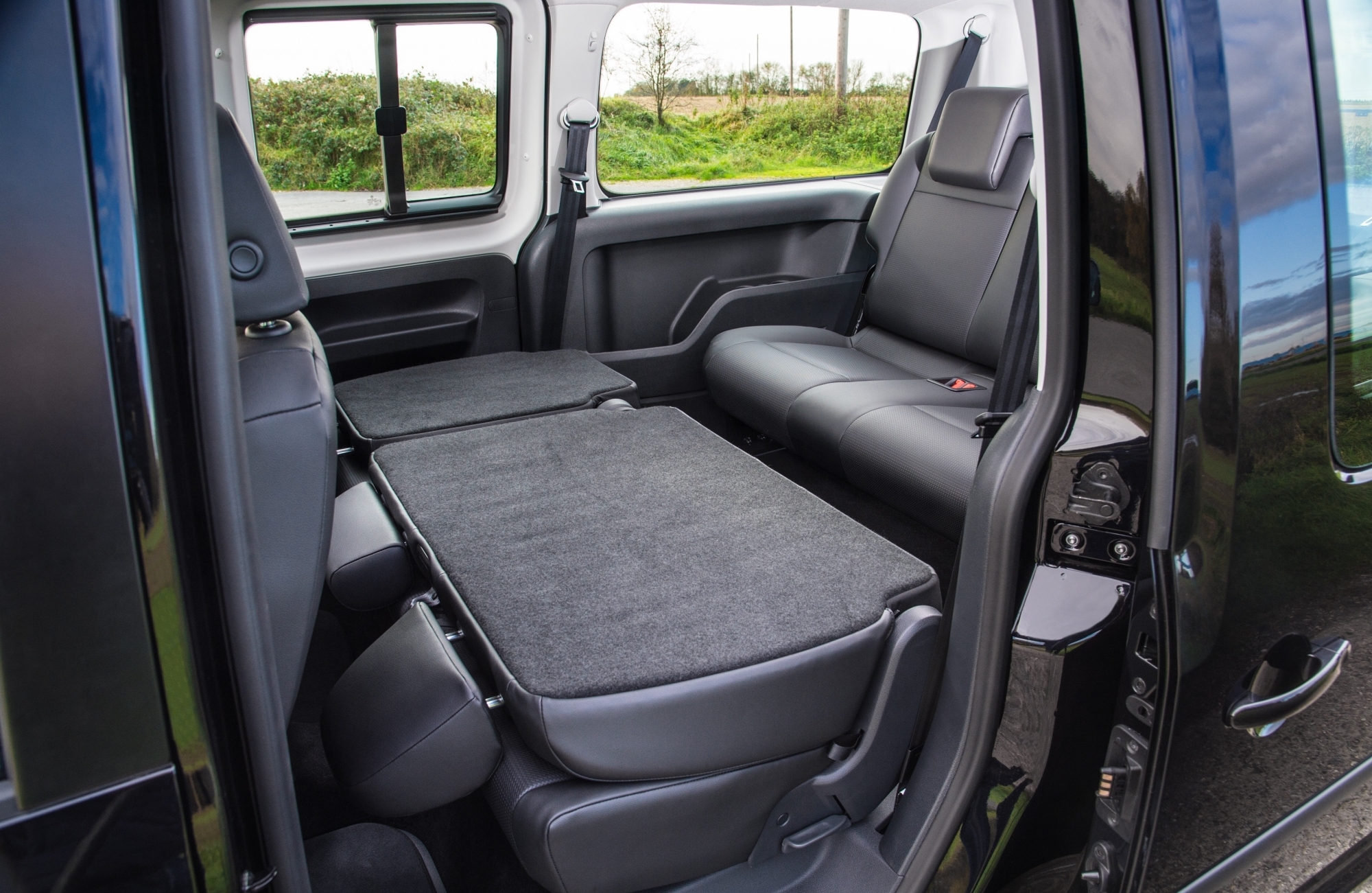 Caddy Maxi Life 2015 Backseats Folded 